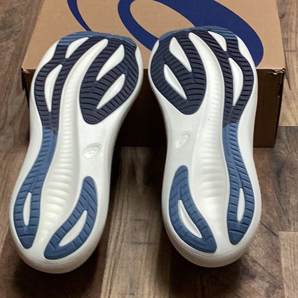 ASICS Gel Nimbus 27 - Picture 4 of 5